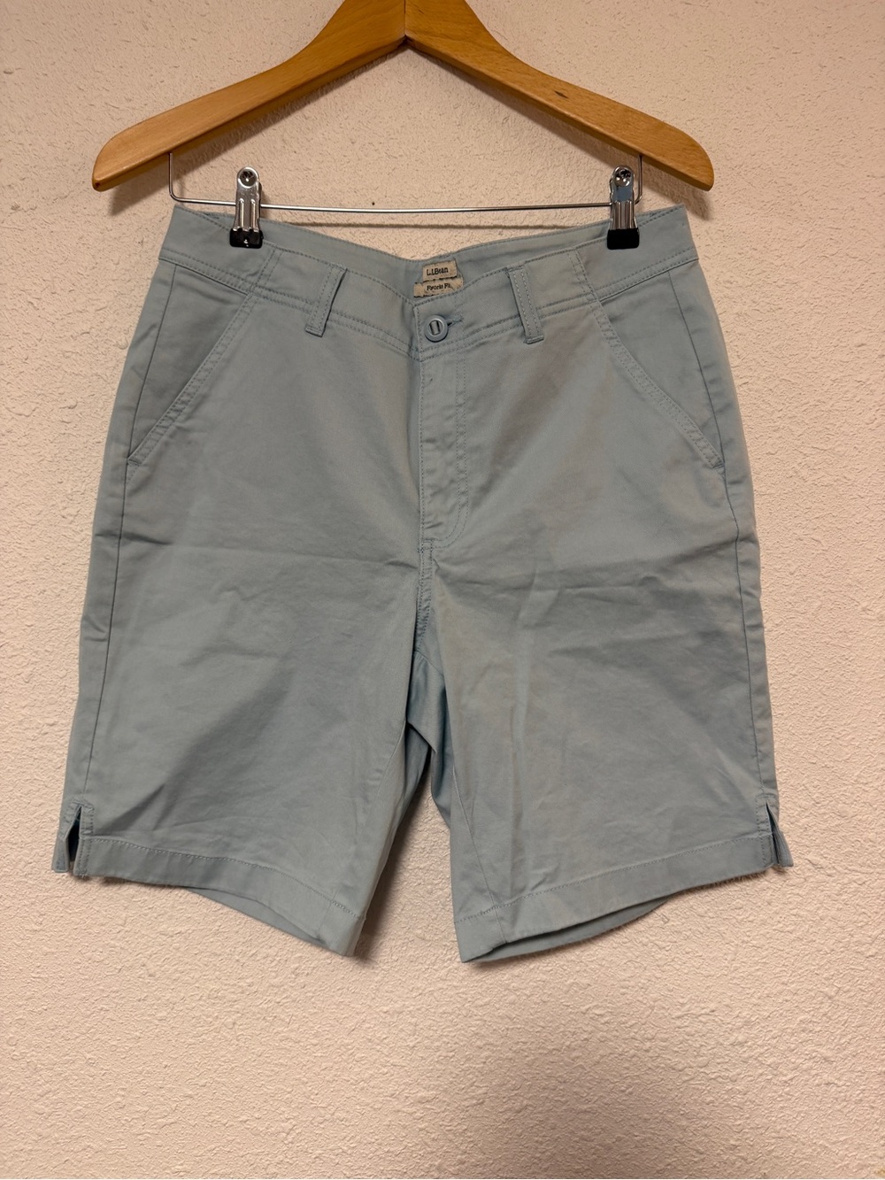 LL Bean Classic Fit Womens chino shorts size 10 light blue